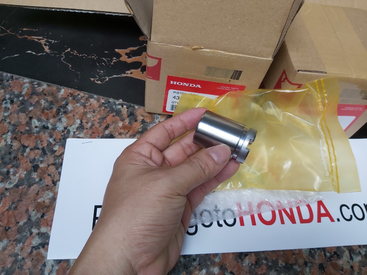 Piston phanh xe Honda CITY 2013
